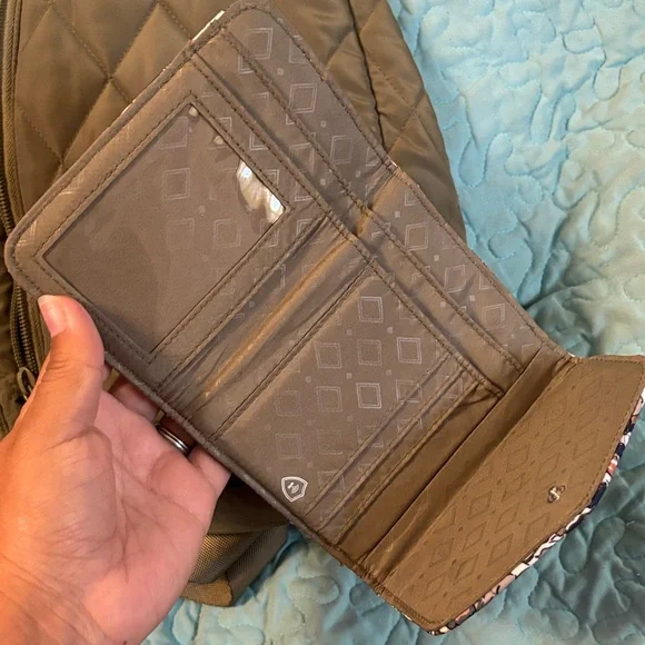 Vera Bradley Quilted green Sling Bag with Floral Wallet - Picture 4 of 4